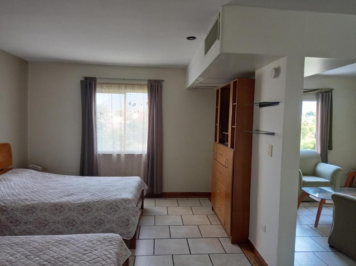 Confort Ejecutivo Suites Lindavista Guadalupe  Kültér fotó
