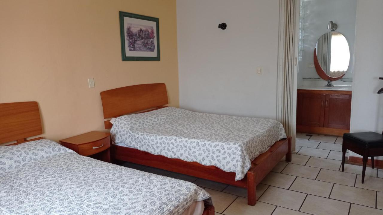 Confort Ejecutivo Suites Lindavista Guadalupe  Kültér fotó